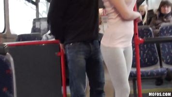 Bonnie - Videos de Sexo Público en el Autobús de la Ciudad.