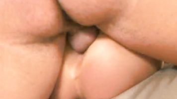 Lo que pasa con las MILFs es que están tan hambrientas de una buena follada, que irán a cualquier parte por una polla.