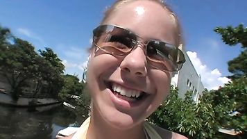 De vuelta por demanda popular, la encantadora Chrissy nos honra con su hermosa presencia.