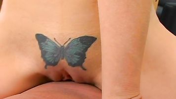 Esta pequeña milf caliente estaba buscando entrar en la industria del porno de cualquier manera que pudiera.