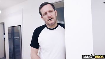 BANGBROS-Pervy Padrastro Yanick Eje Folla Adolescente Rebecca Volpetti