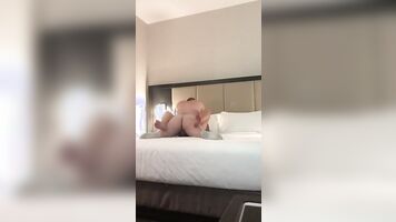 Hotwife Follando Novio en Hotel mientras Marido Relojes