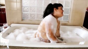 Karla Juega sola